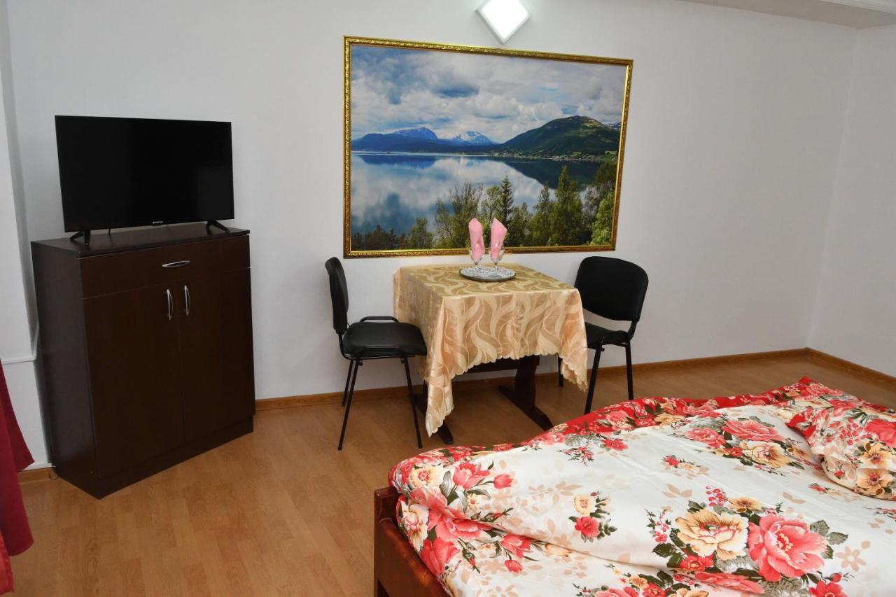 Casa Simescu I Vandrehjem Caransebeş Eksteriør billede
