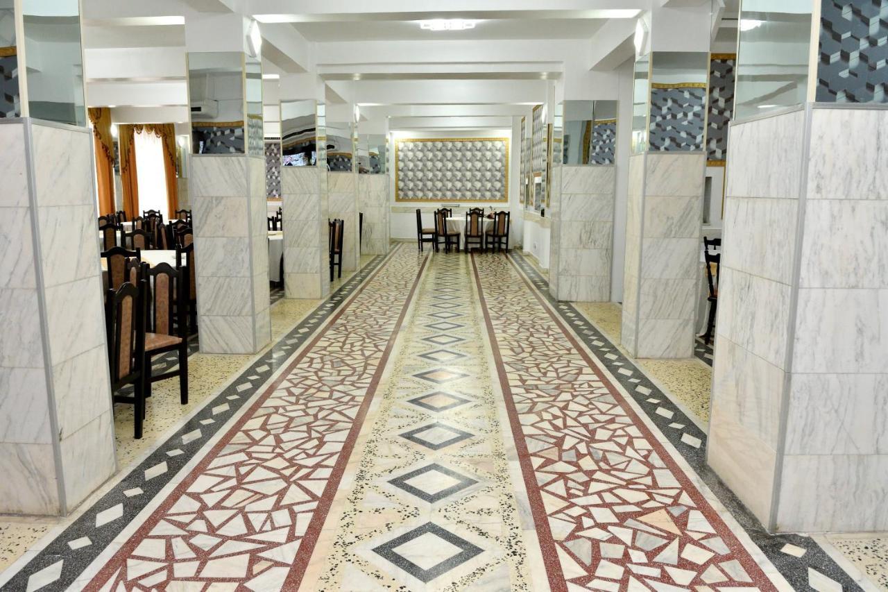 Casa Simescu I Vandrehjem Caransebeş Eksteriør billede