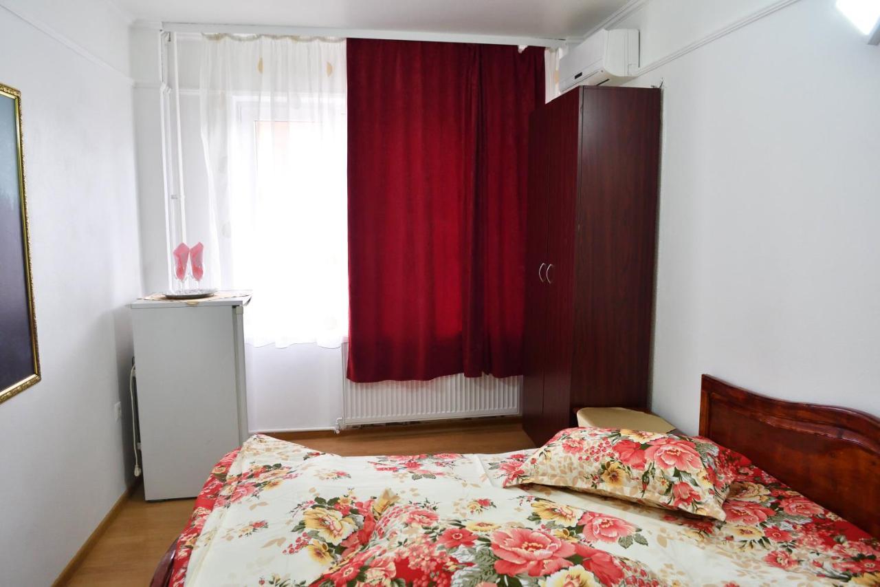 Casa Simescu I Vandrehjem Caransebeş Eksteriør billede